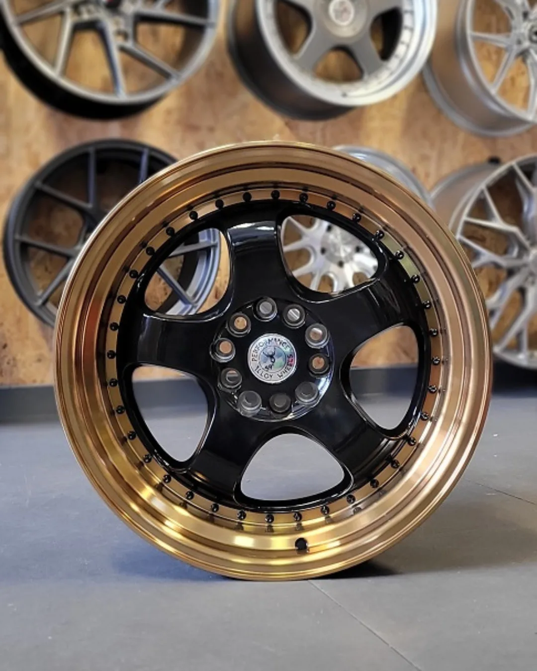 Легкосплавний диск 18" 59 North Wheels D-002 18x9.5 ET20 5x114/120 глянцевий чорний, мідний кант, чорні заклепки - фото My Tuning Lab